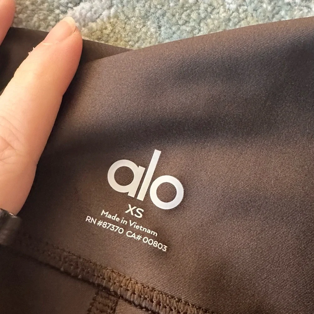ALO Yoga Chocolate Brown Leggings - Picture 2 of 4